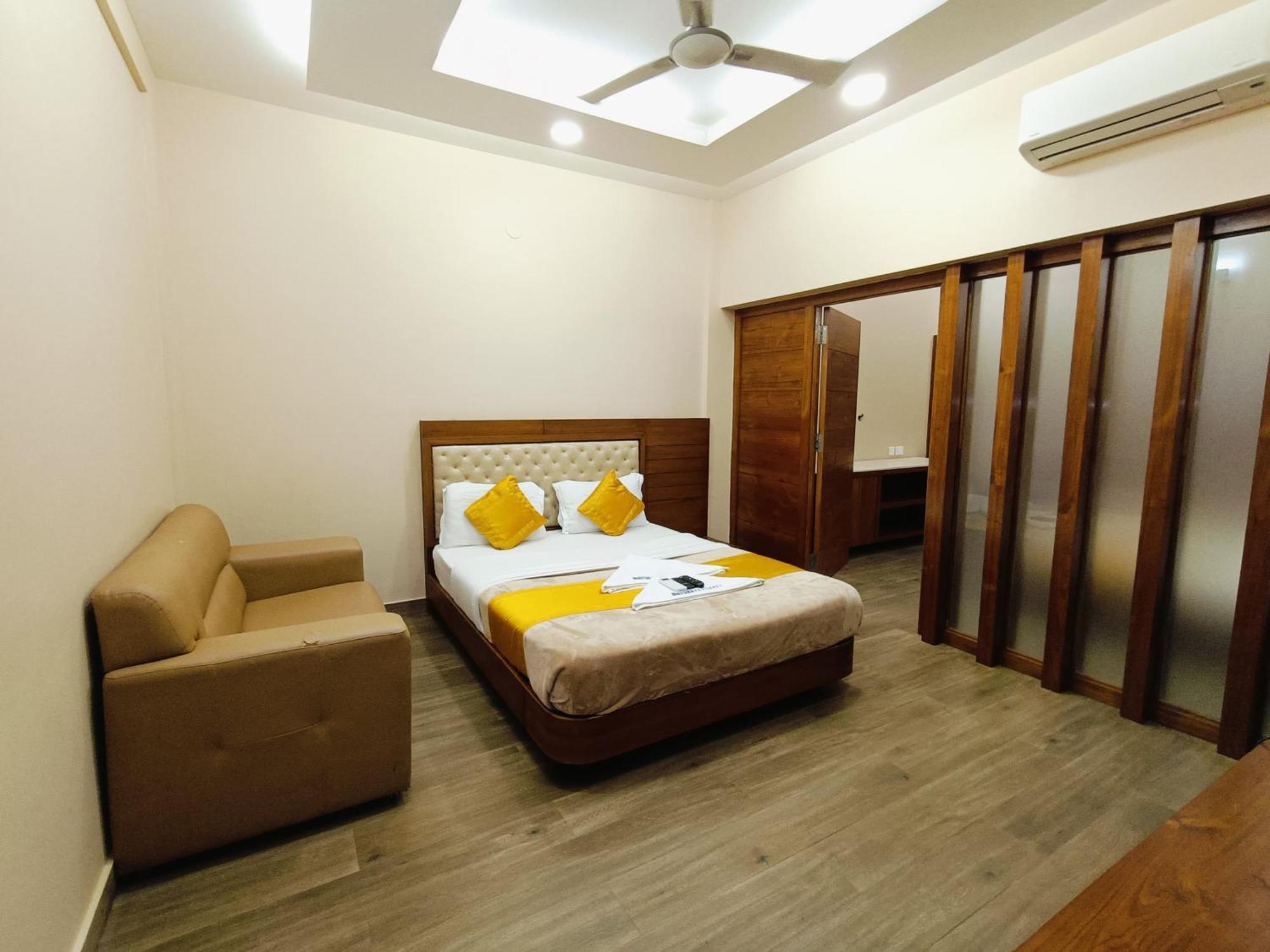 Hotel Mayura Residency Subrahmanya Luaran gambar