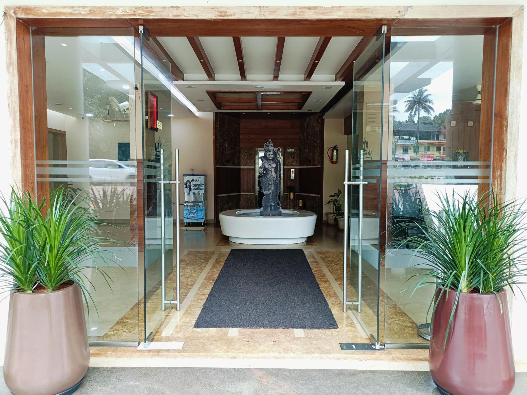 Hotel Mayura Residency Subrahmanya Luaran gambar