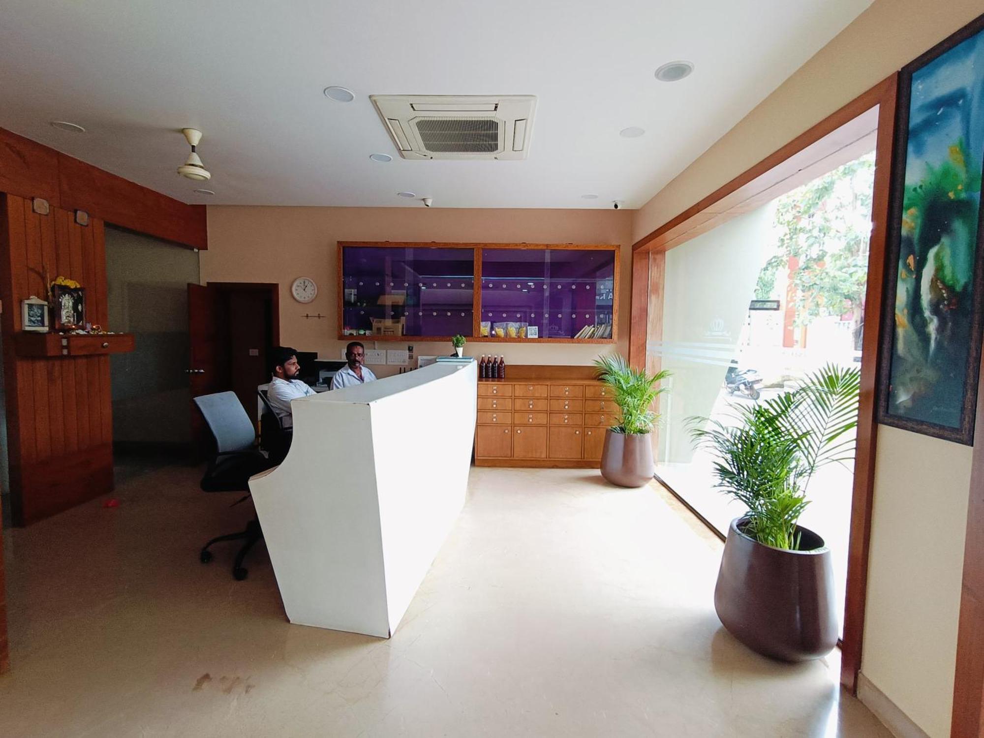 Hotel Mayura Residency Subrahmanya Luaran gambar